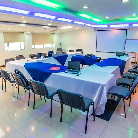 Aw Hotel Connect 33 Bogota Bagian luar foto