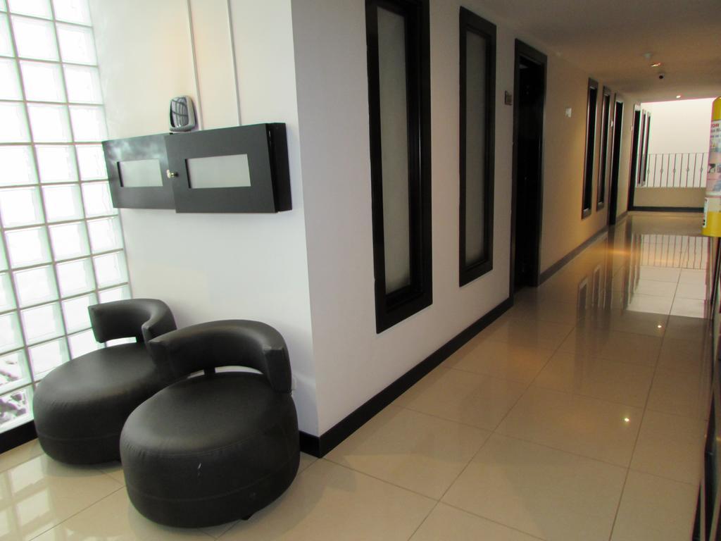 Aw Hotel Connect 33 Bogota Bagian luar foto