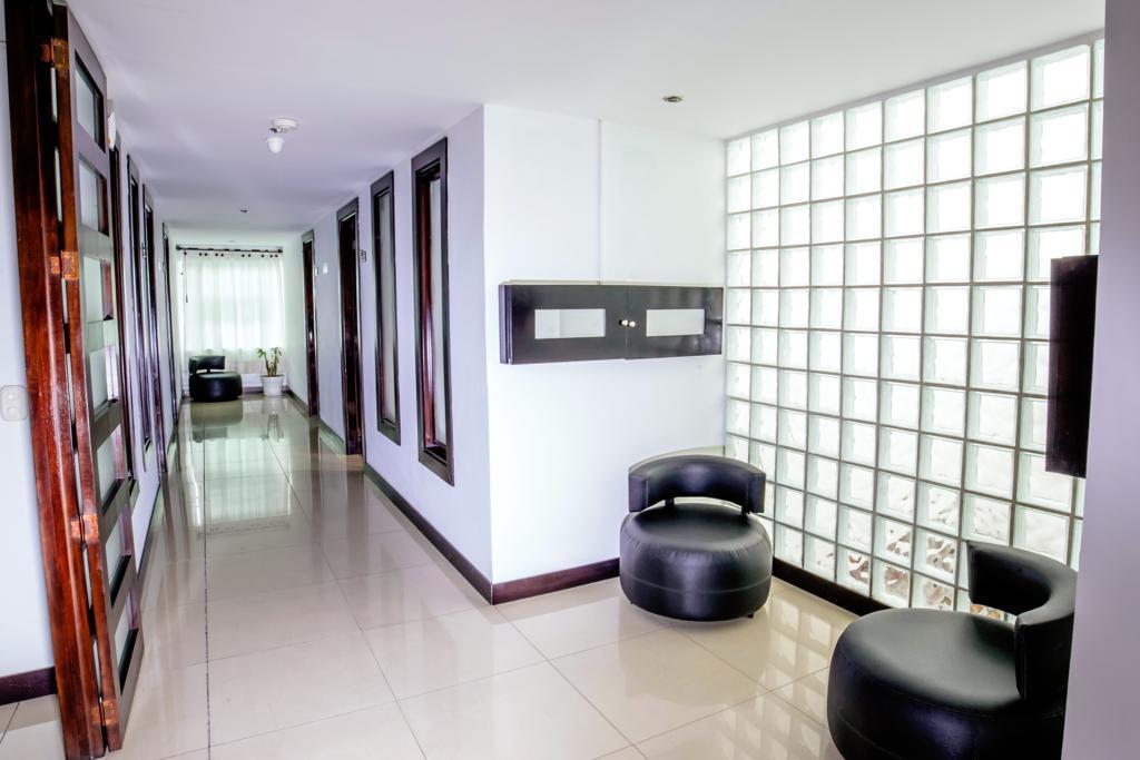 Aw Hotel Connect 33 Bogota Bagian luar foto