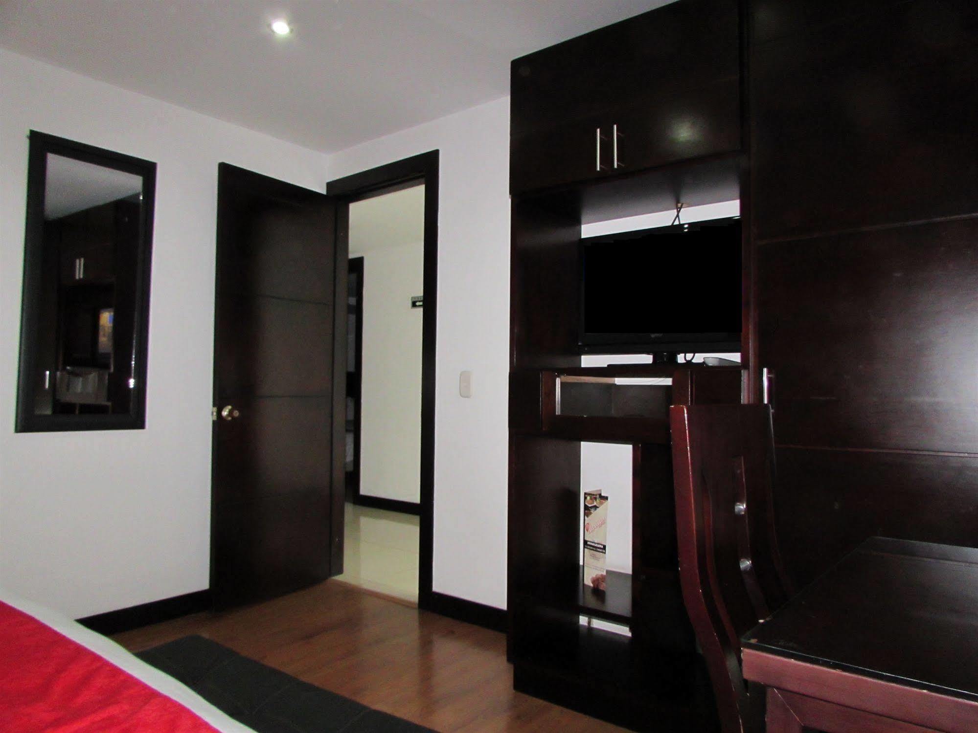 Aw Hotel Connect 33 Bogota Bagian luar foto