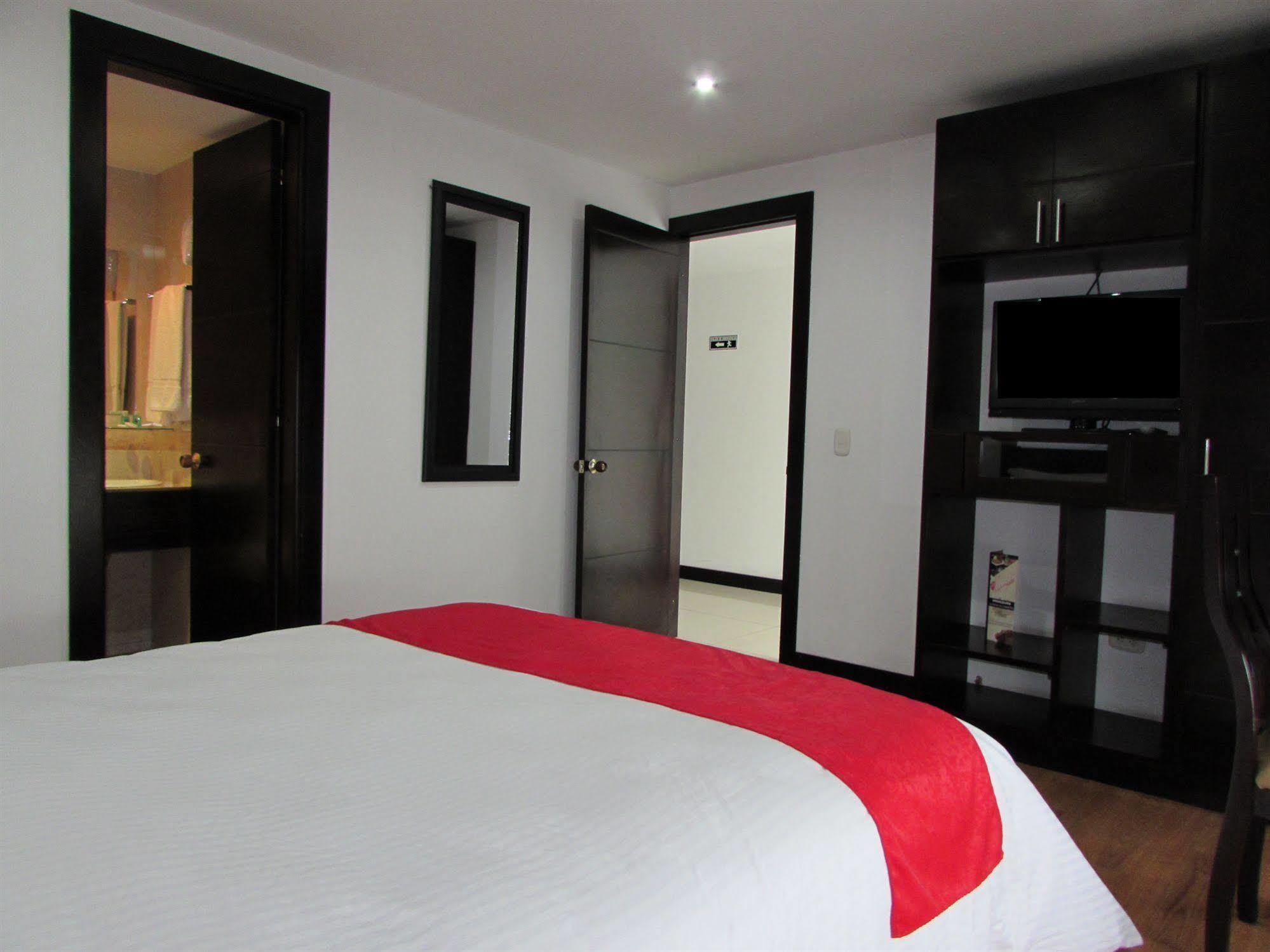 Aw Hotel Connect 33 Bogota Bagian luar foto